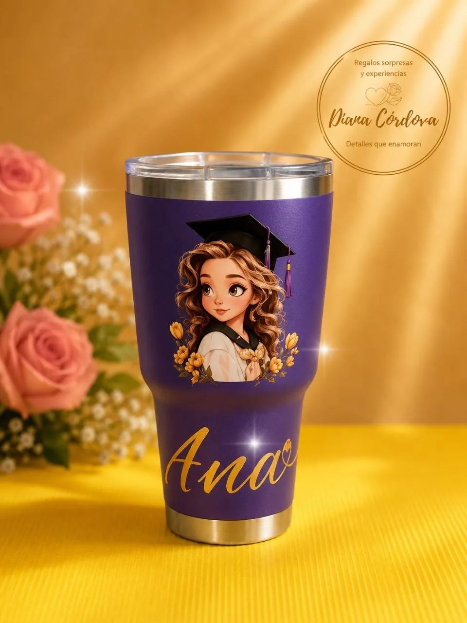 Termo morado personalizado de graduación con nombre e ilustración de graduada — Novedades Diana